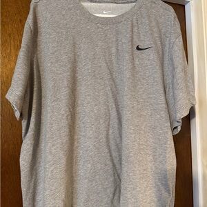 Nike Men's Heather Gray Short Sleeve Tee